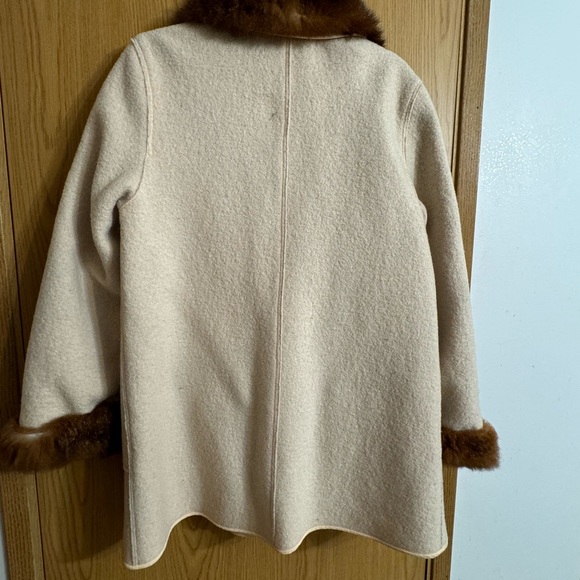Crème color wool coat with fur trim - Picture 3 of 3